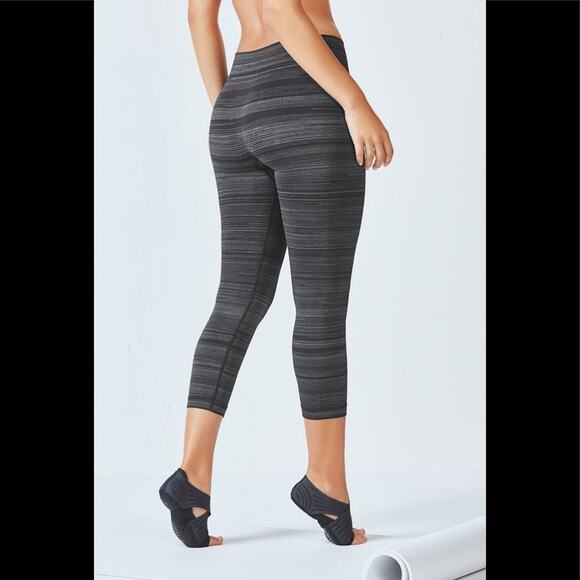 Fabletics capri leggings seamless stripe print M - Picture 3 of 12